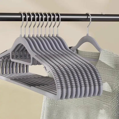10 Piece Set Of Heavy-Duty Dry And Wet Hangers With Anti Slip Pads Saving Space