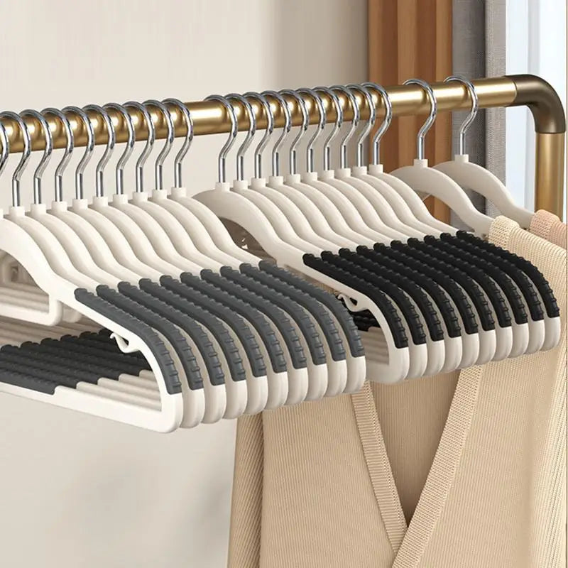 10 Piece Set Of Heavy-Duty Dry And Wet Hangers With Anti Slip Pads Saving Space